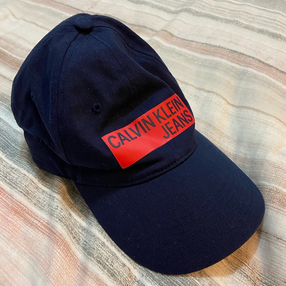 Cap (Calvin Klein)